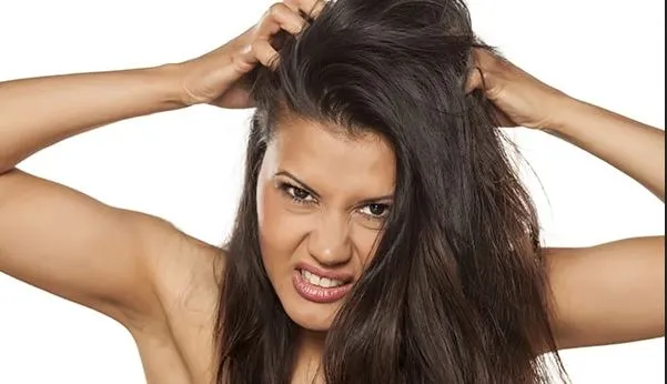 कई तरह का होता है बालों में डैंड्रफ, इन सिंपल उपायों से पाए तुरंत निजात Dandruff remedies- India TV Hindi