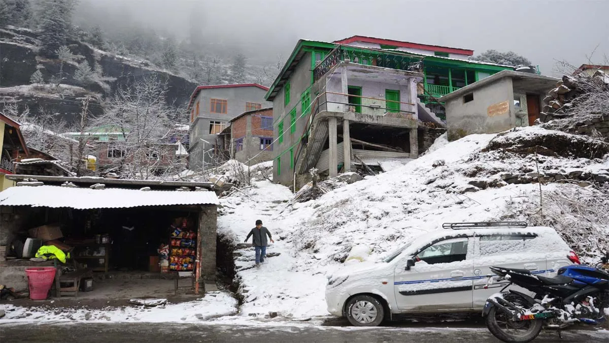 हिमाचल प्रदेश, जम्मू-कश्मीर और उत्तराखंड में ताजा बर्फबारी, मैदानी इलाकों में तापमान में हल्की बढ़ोत्तरी Snow fall- India TV Hindi
