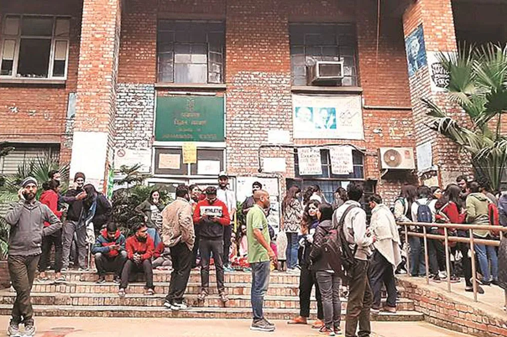 जेएनयू के अधिकतर छात्र नहीं विरोधियों के साथ, 65% छात्रों ने भर दी हॉस्टल फीस <p>JNU</p>- India TV Hindi