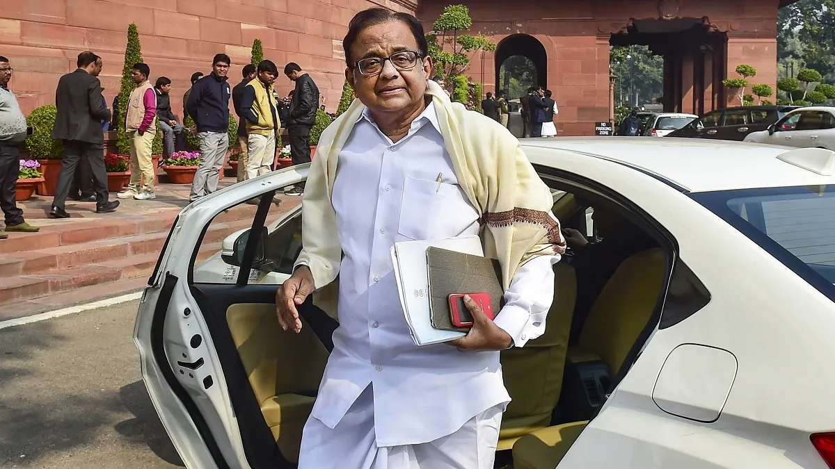 पी चिदंबरम का सरकार पर हमला, कहा- अनाड़ी डाक्टरों के हाथ में है अर्थव्यवस्था की कमान, डूबने का खतरा Congress MP P Chidambaram- India TV Hindi