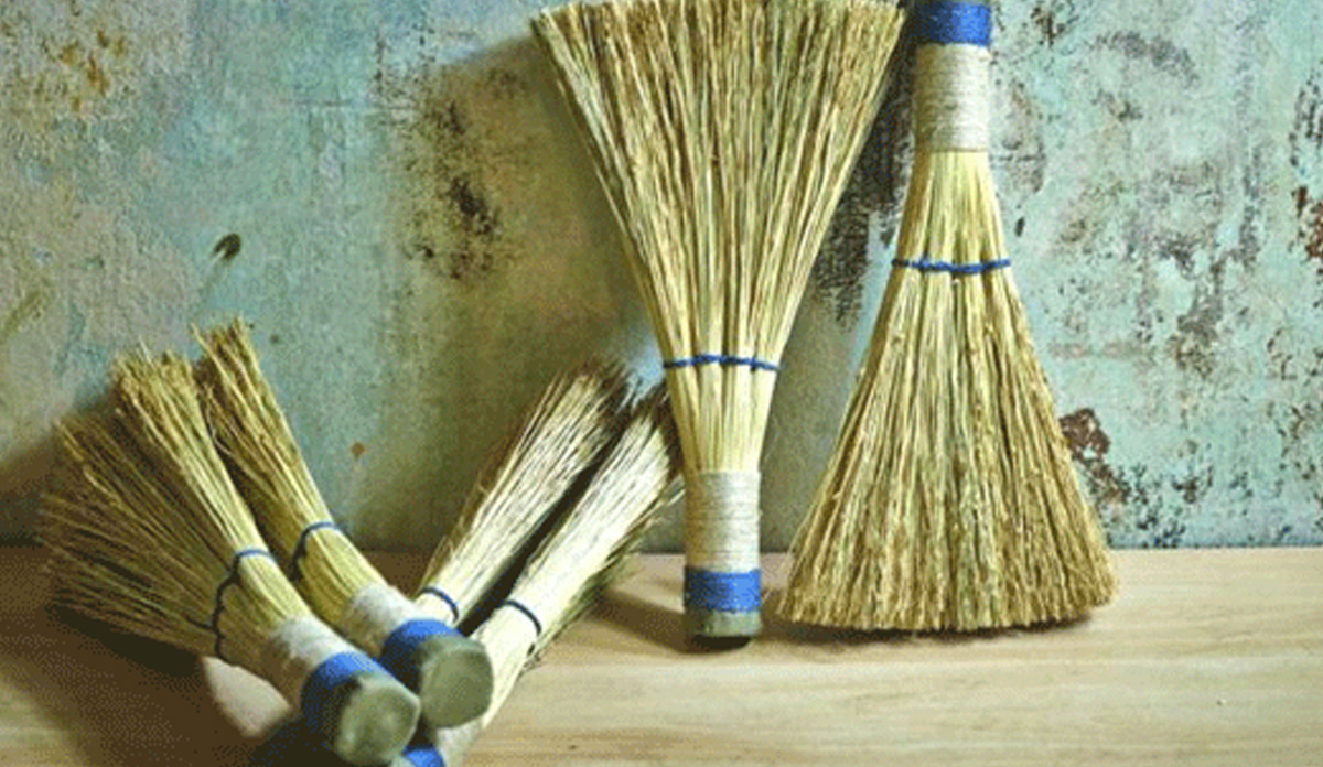 Where to keep brooms and mops according to vastu वास्तु टिप्स उत्तर