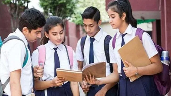 डर और तनाव के बावजूद परीक्षा देने आ रहे हैं छात्र <p>board</p>- India TV Hindi