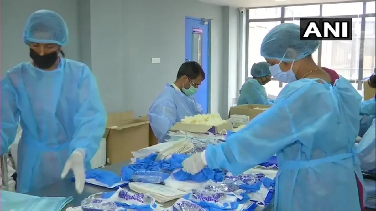 Coronavirus के बढ़ते मामलों के बीच भारत ने आने वाली चुनौतियों के लिए कमर कसी Coronavirus के बढ़ते मामलों के बीच भारत ने आने वाली चुनौतियों के लिए कमर कसी - India TV Hindi