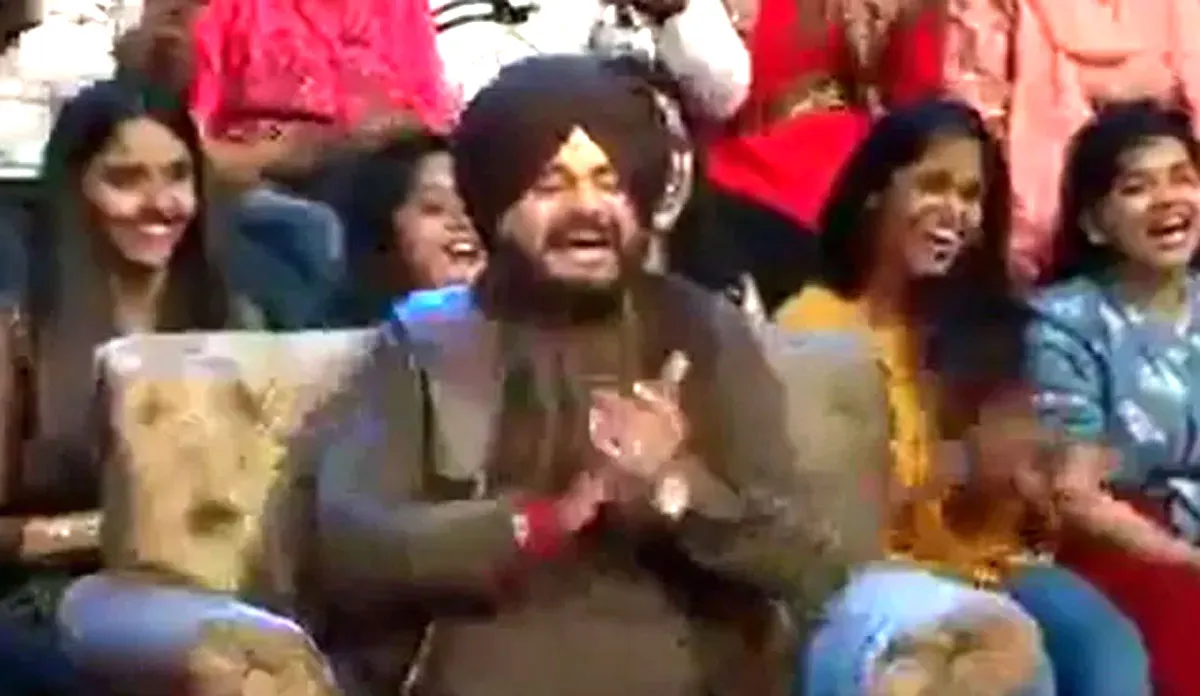 Watch: 'द कपिल शर्मा शो' दिखे नवजोत सिंह सिद्धू, शुरू किया अपना यूट्यूब चैनल navjot singh sidhu the kapil sharma show- India TV Hindi