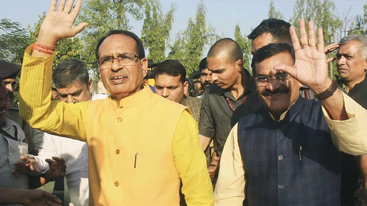 मध्य प्रदेश LIVE: कांग्रेस के वकील ने मामला सुप्रीम कोर्ट की संवैधानिक पीठ में भेजने की मांग की <p>Shivraj Singh </p>- India TV Hindi