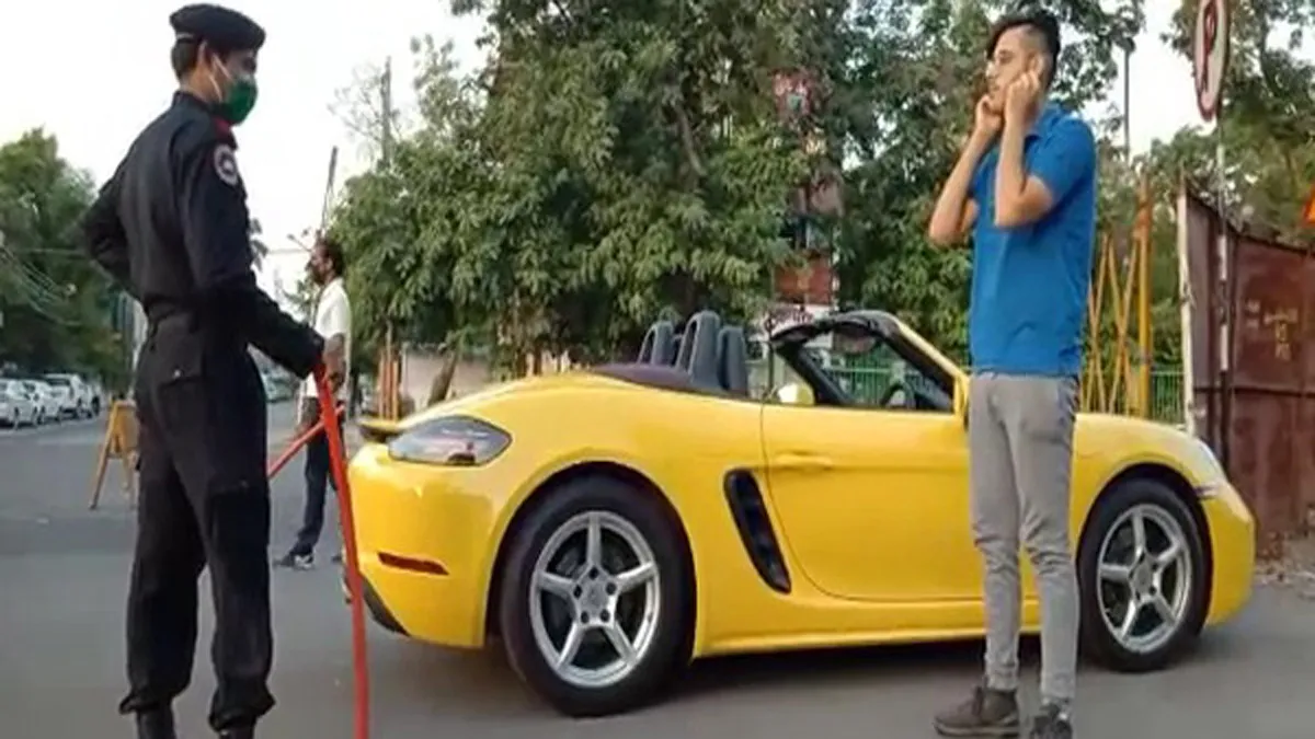 बगैर मास्क लगाए चला रहा था पोर्श की लग्जरी कार, बीच सड़क लगानी पड़ी उठक-बैठक Indore, Indore Luxury Car, Indore Luxury Car Situps, Indore Luxury Car Boy- India TV Hindi