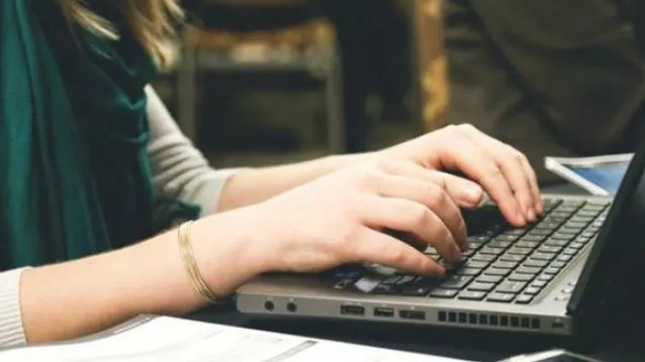 ‘वर्क फ्रॉम होम’ बढ़ने के साथ ही बढ़े ऑनलाइन फ्रॉड, इन आसान टिप्स से रहें सुरक्षित Easy tips to identify online fraud- India TV Paisa