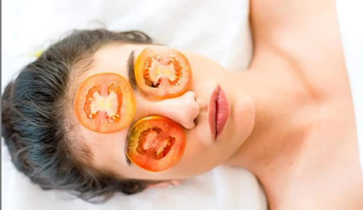 चेहरे के दाग धब्बे मिटा कर गोरा बनाता है टमाटर, यूं करें इस्तेमाल स्किन के लिए टमाटर- India TV Hindi