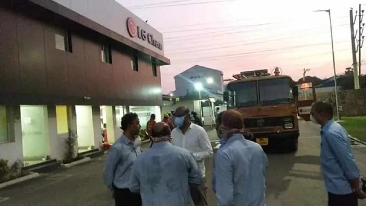 विशाखापट्टनम गैस लीक मामला: NGT ने 3 के खिलाफ जारी किया नोटिस, जांच के लिए 5 सदस्यीय समिति गठित की vizag gas leak live updates visakhapattnam again gas leakage- India TV Hindi