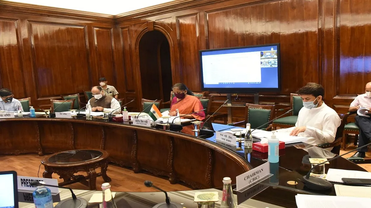 GST परिषद की अगली बैठक में होगा पान मसाला व ईंट पर उपकर लगाने पर विचार, कपड़े व जूते-चप्पल पर दर घटाने की मांग GST Council may discuss levying cess on pan masala, bricks at manufacturing stage in next meeting- India TV Paisa