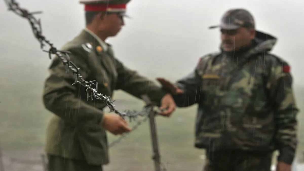 एलएसी पर बड़ी संख्या में सैनिक और युद्ध सामग्री जुटा रहा है चीन: भारत China amassing troops, armaments along LAC: India- India TV Hindi