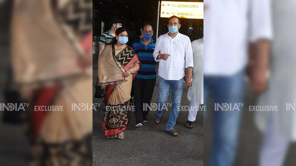 sushant singh rajput funeral rhea chakraborty visit hospital family ...