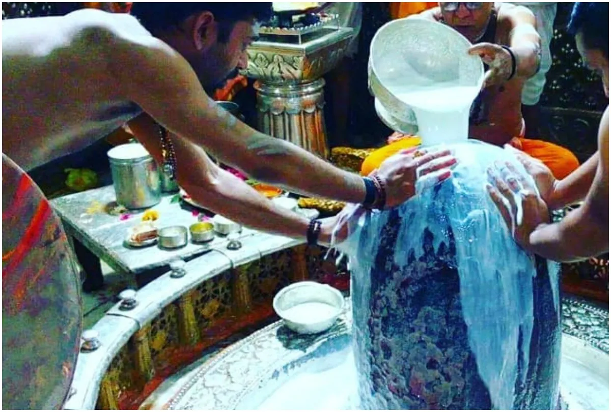 सावन में दूध के साथ साथ शिव को अर्पित करें इस खास चीज का रस, छप्पर फाड़ कर बरसेगा धन! Rudrabhishek - India TV Hindi