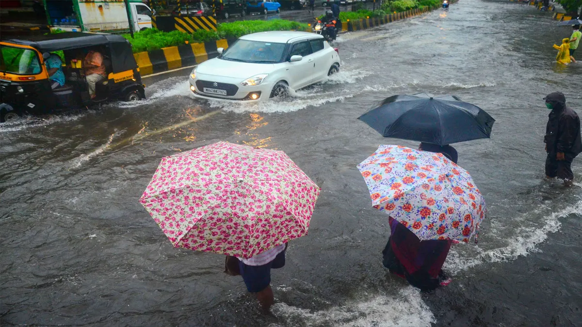 मानसून की बारिश में डूबी मुंबई, तस्वीरों में देखिए 'बेहाल' आर्थिक राजधानी का हाल <p>Mumbai Rains</p>- India TV Hindi