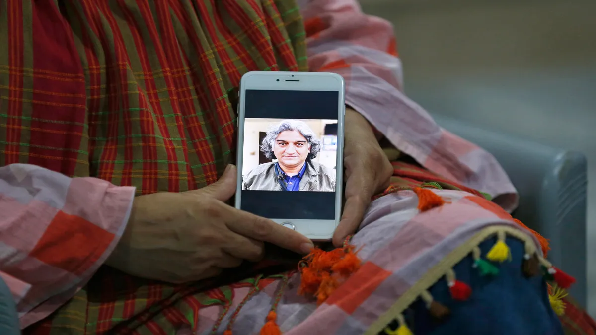 पाकिस्तान की राजधानी इस्लामाबाद में दिनदहाड़े पत्रकार का अपहरण senior journalist abducted in pakistan पाकिस्तान की राजधानी इस्लामाबाद में दिनदहाड़े पत्रकार का अपहर- India TV Hindi