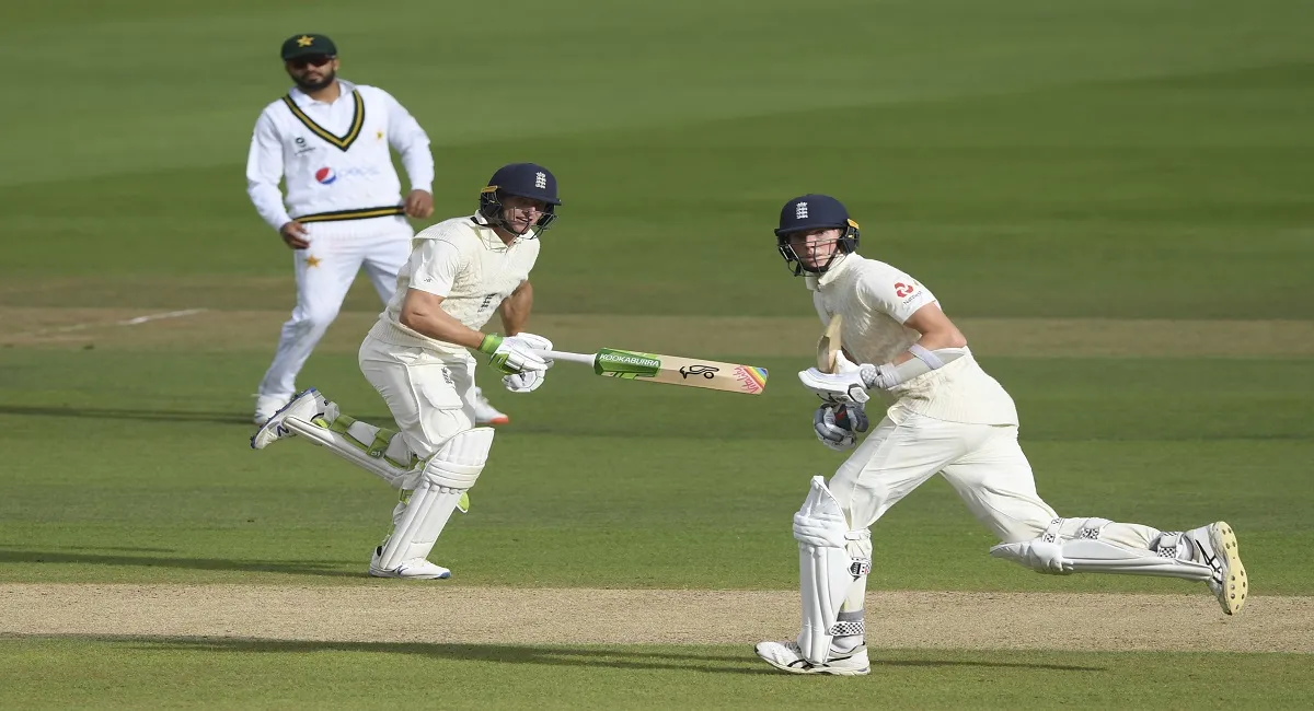 Eng vs Pak, 3rd Test Day 1, Highlights : क्राउले (171) और बटलर (87) के दमपर बड़े स्कोर की तरफ बढ़ा इंग्लैंड (332/4), पाकिस्तान ने लिए 4 विकेट ENG vs PAK, pakistan vs england live score, eng vs pak live score,pakistan tour of 2020, England vs - India TV Hindi