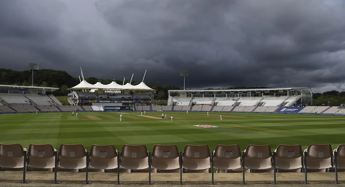 Eng vs Pak, 3rd Test Day 4, STUMPS : खराब मौसम के कारण समय से पहले समाप्त हुआ चौथे दिन का खेल, पाकिस्तान का स्कोर 2 विकेट पर 100 रन ENG vs PAK, pakistan vs england live score, eng vs pak live score,pakistan tour of 2020, England vs - India TV Hindi