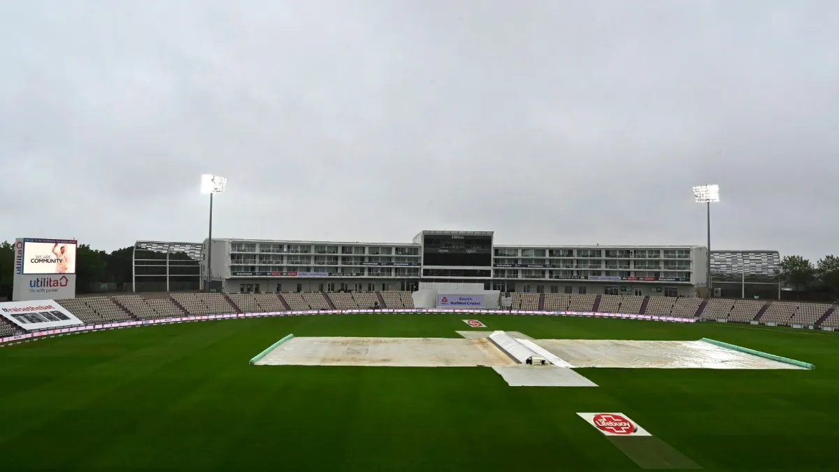 ENG v PAK 2nd Test Highlights : बारिश की भेंट चढ़ा चौथे दिन का खेल, पाकिस्तान (236) ने इंग्लैंड (7/1) को दिए शुरुआती झटके ENG vs PAK, pakistan vs england live score, eng vs pak live score,pakistan tour of 2020, England vs - India TV Hindi