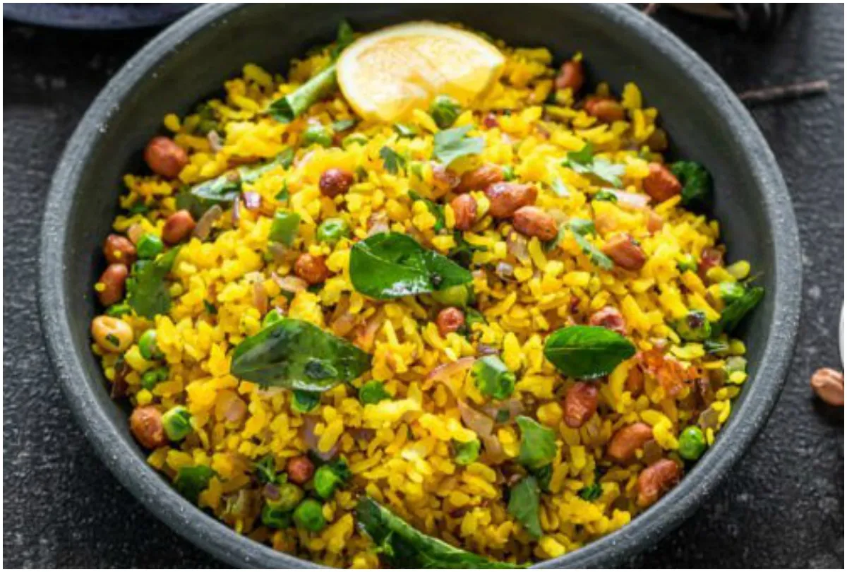 Recipe: बची हुई रोटियों से बनाएं लाजवाब और टेस्टी पोहा, ये है बनाने की रेसिपी Poha - India TV Hindi