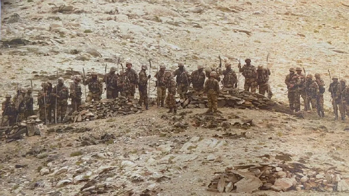 7 सितंबर को LAC पर उपद्रव मचाते चीनी सैनिकों की तस्वीरें, इसी दिन LAC पर चलाई थी गोली Images of Chinese PLA creating ruckus on LAC । 7 सितंबर को LAC पर उपद्रव मचाते चीनी सैनिकों की तस्व- India TV Hindi