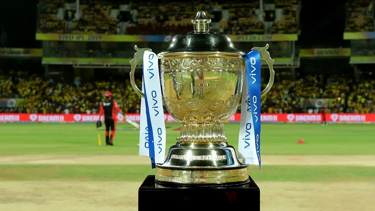 IPL 2020 : कोरोना के बीच UAE में सजा IPL की जंग का मंच, दिग्गजों के बीच होगी कड़ी टक्कर <p>IPL 2020 : कोरोना के बीच UAE...- India TV Hindi