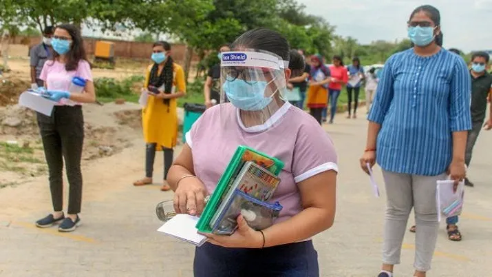 JEE MAIN के उम्मीदवारों ने साझा किए परीक्षा के दिन के अनुभव <p>jee main exam</p>- India TV Hindi