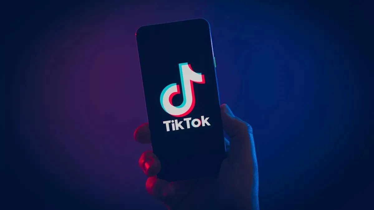TikTok ने निकाला ट्रंप के आदेश से बचने का हल, Oracle संग बनाई पार्टनरशिप TikTok picks Oracle over Microsoft in US - India TV Hindi