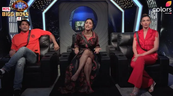 Bigg Boss 14: तीनों सीनियर्स के अलावा शहजाद हुए बेघर, सीजन की पहले कैप्टंसी को लेकर घरवालों के बीच छिड़ी जंग Bigg Boss 14 - India TV Hindi