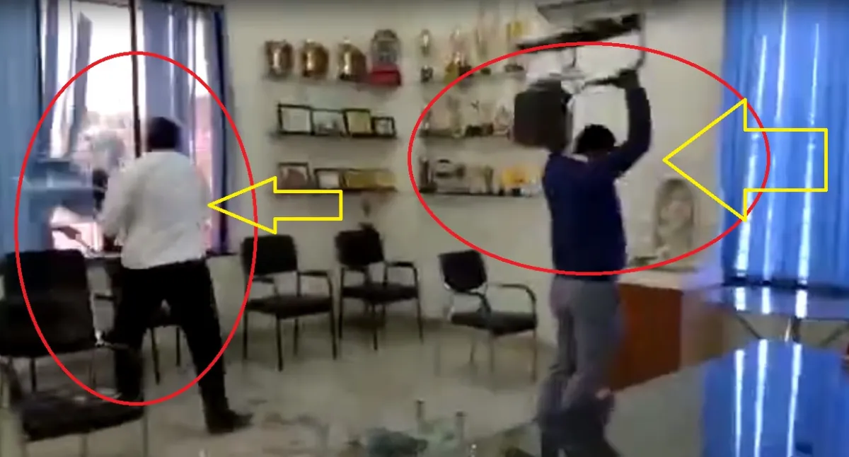 MNS की महाराष्ट्र में फिर गुंडागर्दी! कार्यकर्ताओं ने की अंग्रेजी स्कूल में तोड़फोड़ MNS workers creates ruckus in Aurangabad School । MNS की महाराष्ट्र में फिर गुंडागर्दी! कार्यकर्ताओं- India TV Hindi