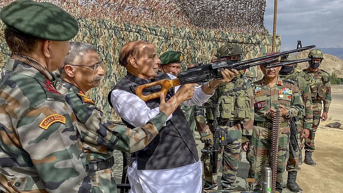 चीन के साथ विवाद के बीच LAC पर शस्त्रपूजा करेंगे रक्षामंत्री राजनाथ सिंह dussehra Rajnath singh LAC shastra puja india china border । चीन के साथ विवाद के बीच LAC पर शस्त्रपू- India TV Hindi