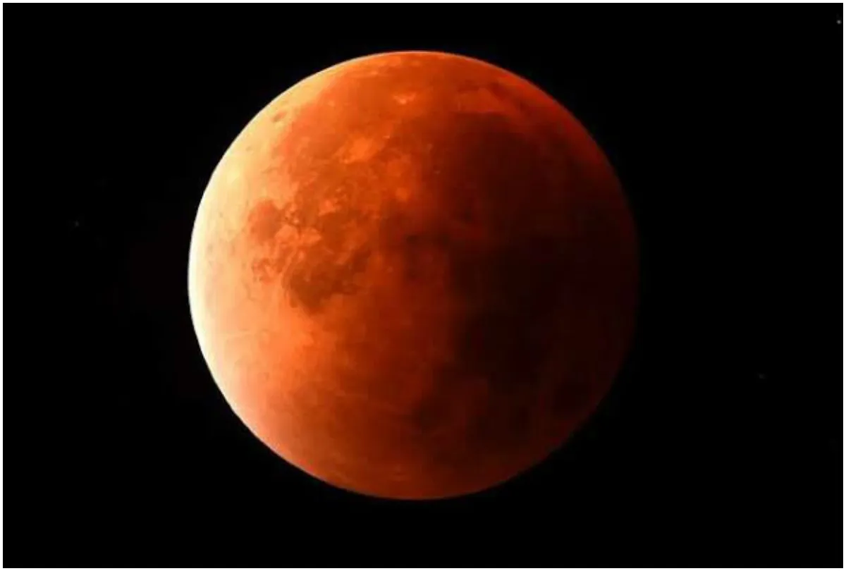 Chandra Grahan 2020: 30 नवंबर को है साल का आखिरी चंद्र ग्रहण, जानें समय, सूतक काल और इससे जुड़ी अहम बातें Chandra Grahan - India TV Hindi