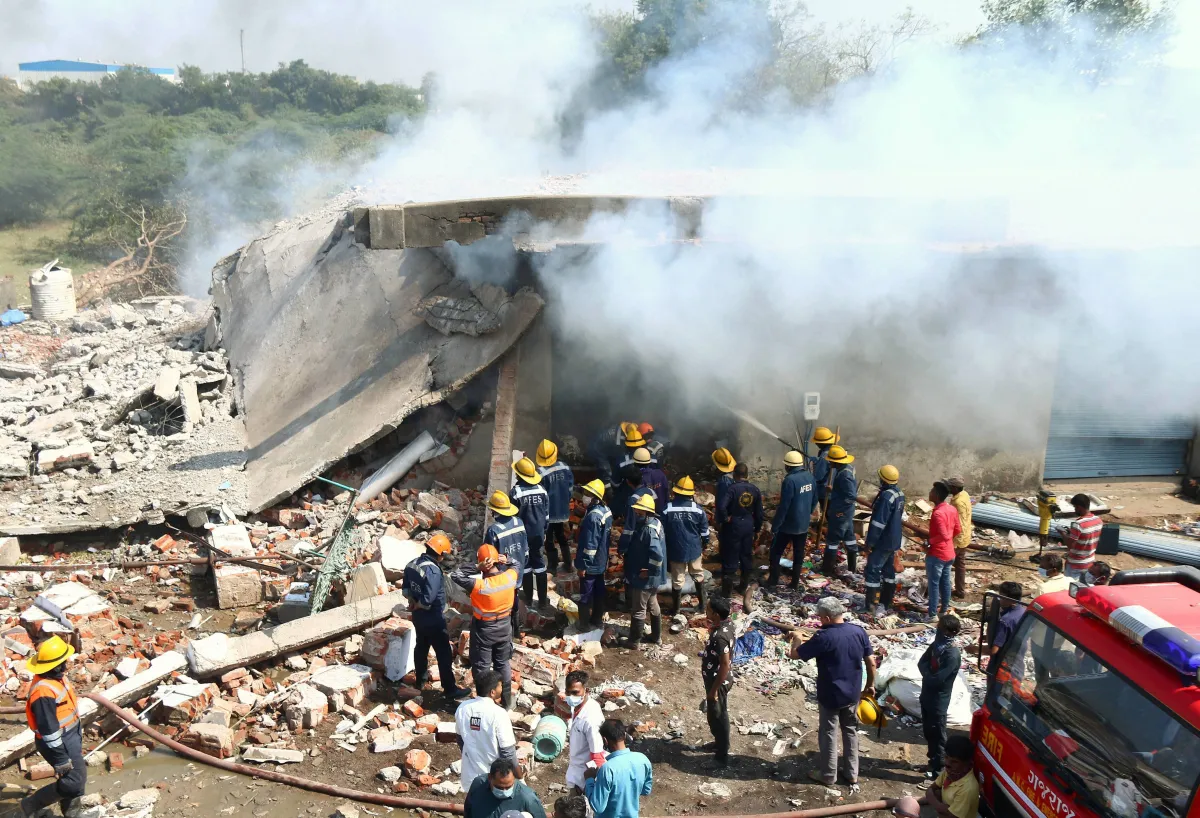 अहमदाबाद के रसायन गोदाम में भीषण विस्फोट, हादसे में अब तक 12 लोगों की मौत <p>Gujarat</p>- India TV Hindi