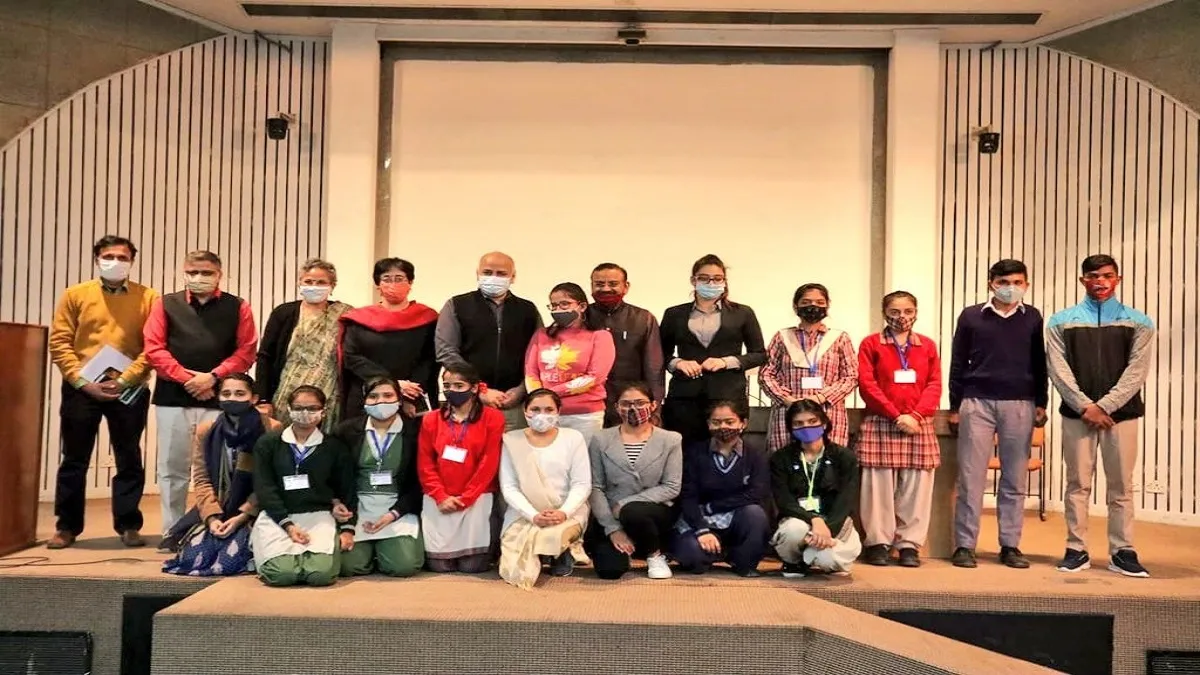 वोकेशनल कोर्सेस को डिग्री से जोड़ेगी स्किल यूनिवर्सिटी, वोकेशनल स्टूडेंट्स के साथ मनीष सिसोदिया ने किया संवाद वोकेशनल स्टूडेंट्स के साथ मनीष सिसोदिया ने किया संवाद- India TV Hindi