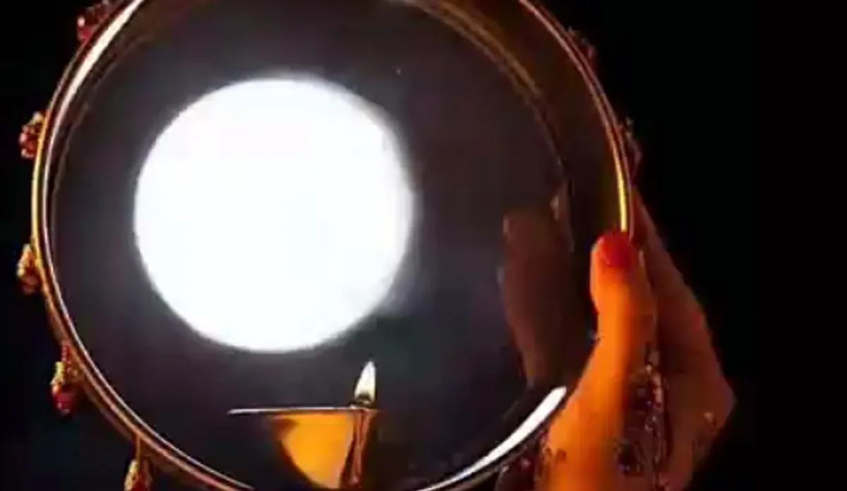 Karva Chauth 2020: जानिए करवा चौथ पर दिल्ली, नोएडा, लखनऊ सहित अन्य शहरों में किस समय निकलेगा चांद Karva Chauth 2020: जानिए करवा चौथ पर दिल्ली, नोएडा, लखनऊ सहित अन्य शहरों में किस समय निकलेगा चांद- India TV Hindi