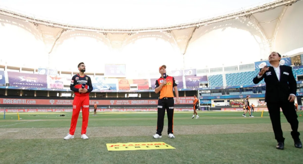 IPL 2020, RCB vs SRH TOSS : सनराइजर्स ने जीता टॉस, आरसीबी को दिया पहले बल्लेबाजी का न्योता srh vs rcb toss 2020, srh vs rcb toss, who won the toss rcb vs srh 2020, rcb vs srh live score, IPL - India TV Hindi