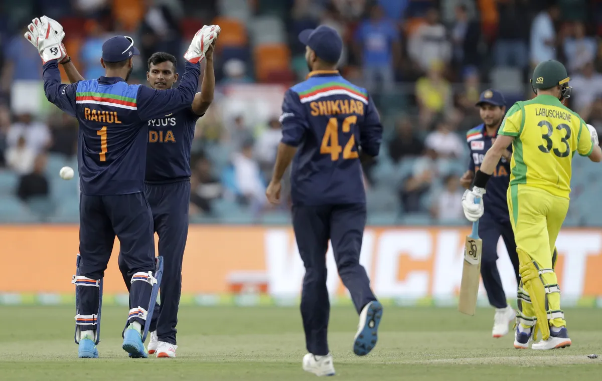 IND v AUS, 3rd ODI : भारत को 13 रनों से मिली जीत, ऑस्ट्रेलिया ने 2-1 से सीरीज पर किया कब्जा <p>IND v AUS, 3rd ODI : भारत को 13 रनों...- India TV Hindi