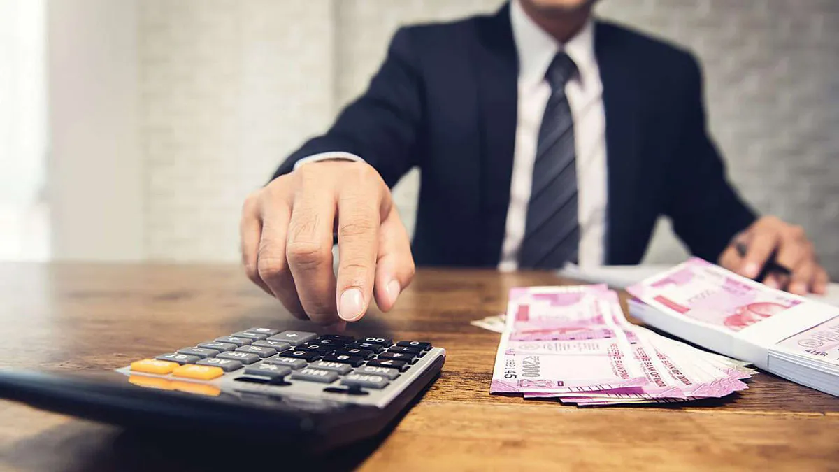100 प्रतिशत वेतन पर काटा जाए EPF, भारतीय मजदूर संघ ने सरकार के सामने रखी मांग EPF deduction on 100 pc gross pay, BMS demands - India TV Hindi