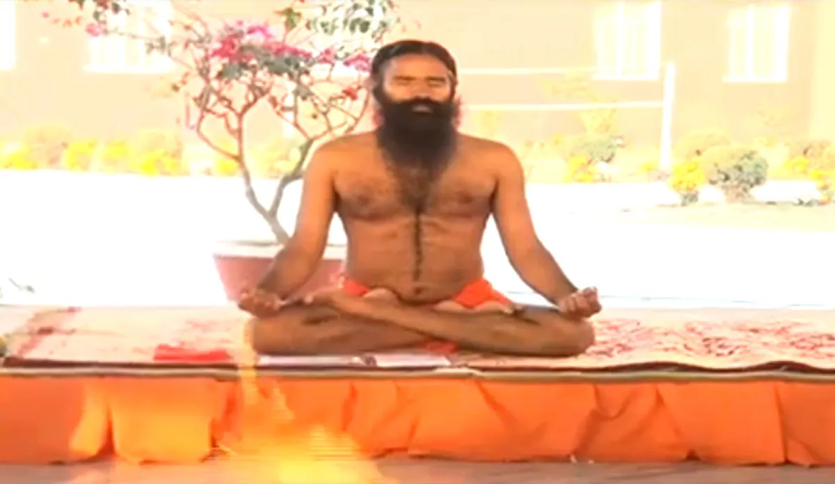 अर्थराइटिस में क्या खाएं? दर्द निवारक तेल कैसे बनाएं? स्वामी रामदेव से जानिए गठिया से छुटकारा पाने के असरदार उपाय Yoga for arthritis or gathiya - India TV Hindi