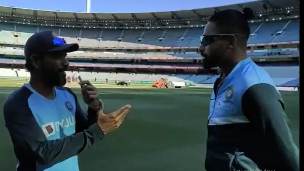 IND vs AUS : डेब्यू मैच में गेंदबाजी करने के लिए मोहम्मद सिराज के हाथों में हो रही थी खुजली, खुद बताई पूरी कहानी IND vs AUS: Mohammad Siraj was itching to bowl in debut match, told himself the whole story - India TV Hindi