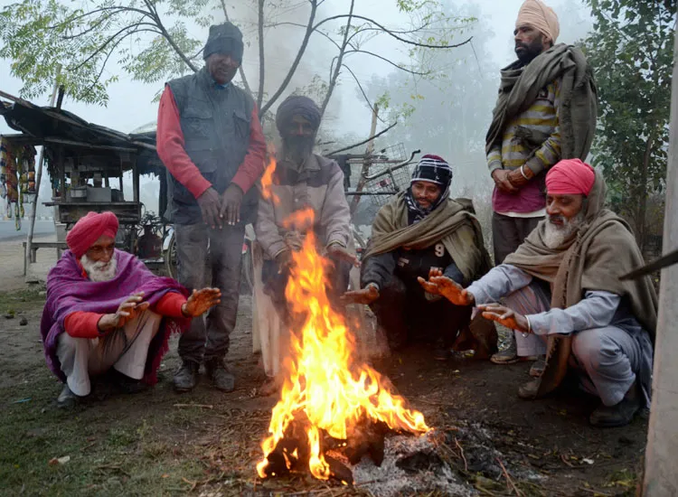 उत्तर भारत में हाड़ कंपाने वाली ठंड, दिल्ली में 3 डिग्री तक गिर सकता है तापमान winter north india- India TV Hindi