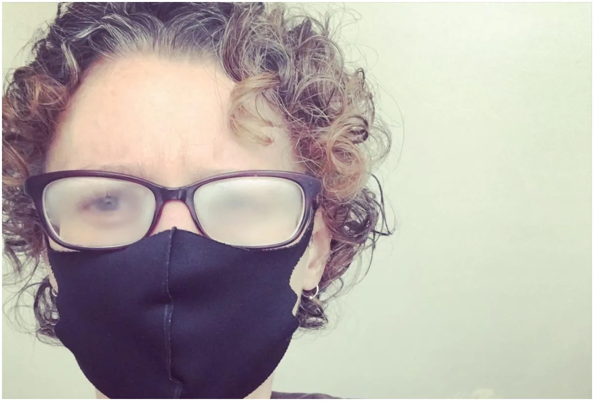 फेसमास्क पहनने से आंखों में हो रही जलन तो ना करें अनदेखा, इन बातों का रखें ध्यान face mask- India TV Hindi