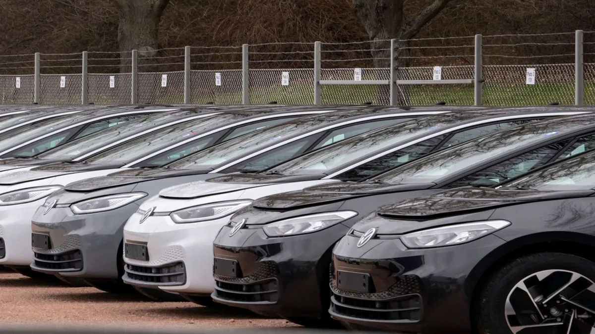 क्या बजट 2021 में सस्ती होंगी कारें? लक्जरी कार कंपनियों को है उम्मीद <p>Luxury Cars</p>- India TV Hindi