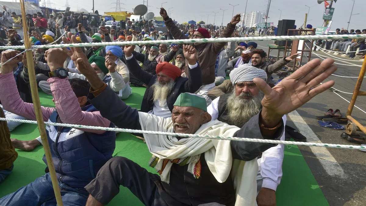 किसानों का धरना 37वें दिन भी जारी, संयुक्त किसान मोर्चे की दोपहर दो बजे सिंघु बॉर्डर पर बैठक- India TV Hindi