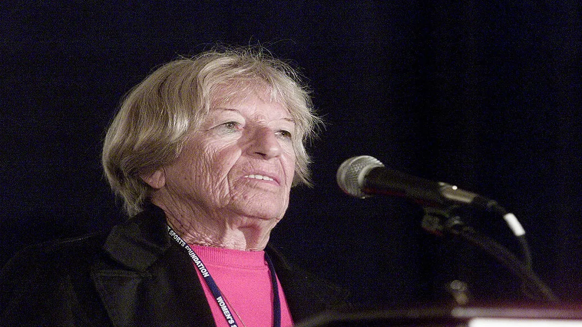 सबसे बुजुर्ग जीवित ओलंपिक चैम्पियन क्लेटी ने सेलिब्रेट किया अपना 100वां जन्मदिन <p>सबसे बुजुर्ग जीवित...- India TV Hindi