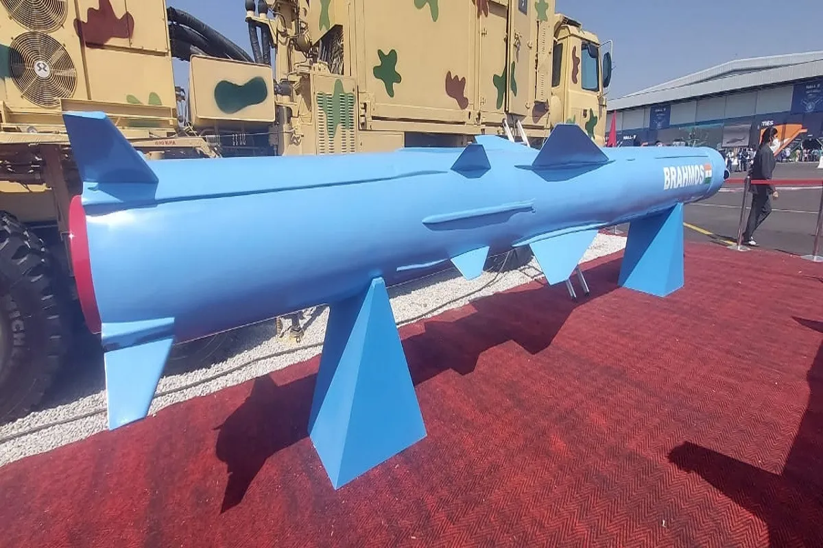 Aero India 2021: चालबाज चीन होगा पस्त! इन बेहद खास मिसाइलों को मित्र देशों को निर्यात करेगा भारत Brahmos supersonic cruise anti radiation rudram Akash missile Aero India 2021 latest update news - India TV Hindi