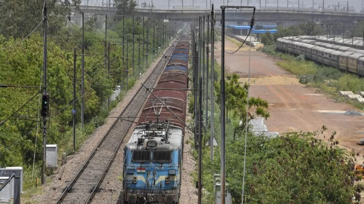 रेलवे की 'बिजनेस डेवलपमेंट यूनिट' से बढ़ी आय, व्यापारियों को मिला लाभ <p>बिजनेस डेवलपमेंट...- India TV Paisa