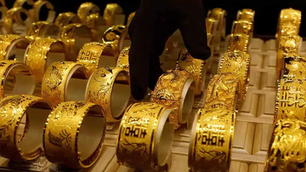 सोना हुआ 320 रुपये और सस्ता, चांदी की कीमतों में आया मामूली सुधार Gold declines Rs 320 silver gains marginally- India TV Hindi