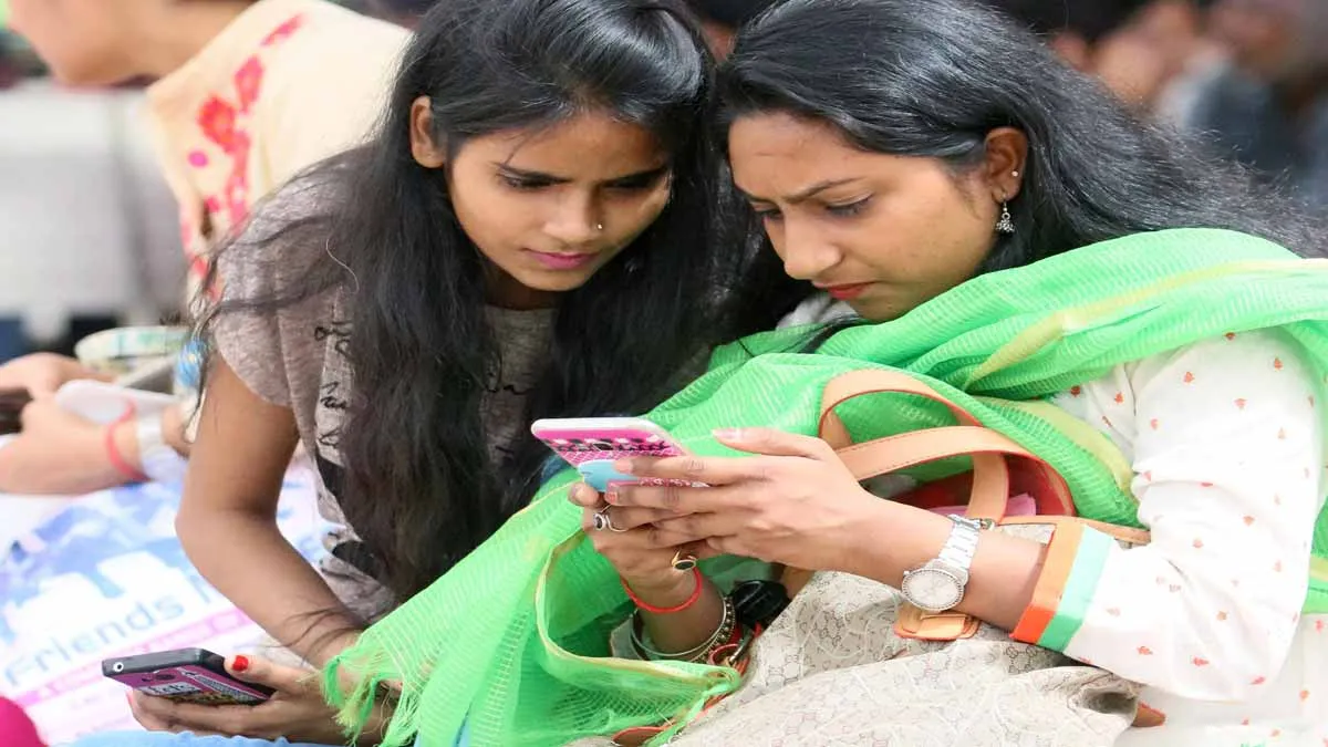 Jio, Airtel और Vi के Best Plan, महीने भर मिलेगा ज्यादा डेटा और फ्री कॉलिंग का मजा jio airtel VI best data plan unlimited calling recharge offers for prepaid postpaid consumers see de- India TV Hindi
