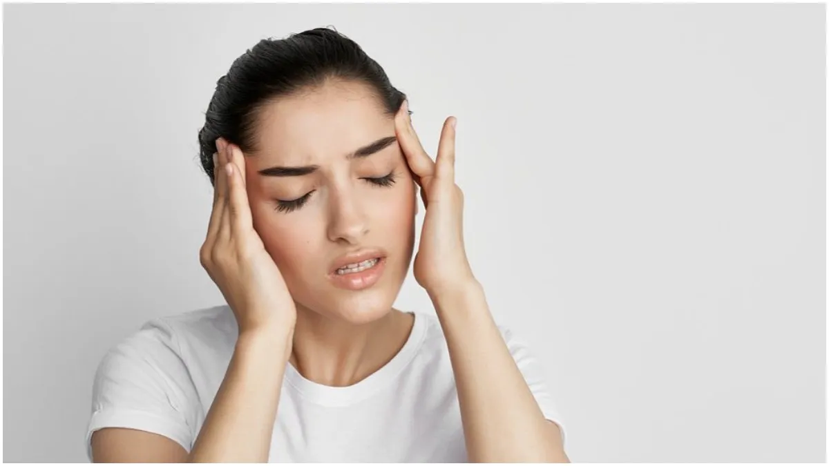आए दिन सिरदर्द की समस्या से रहते हैं परेशान? इन 7 बातों को ना करें इग्नोर headache - India TV Hindi