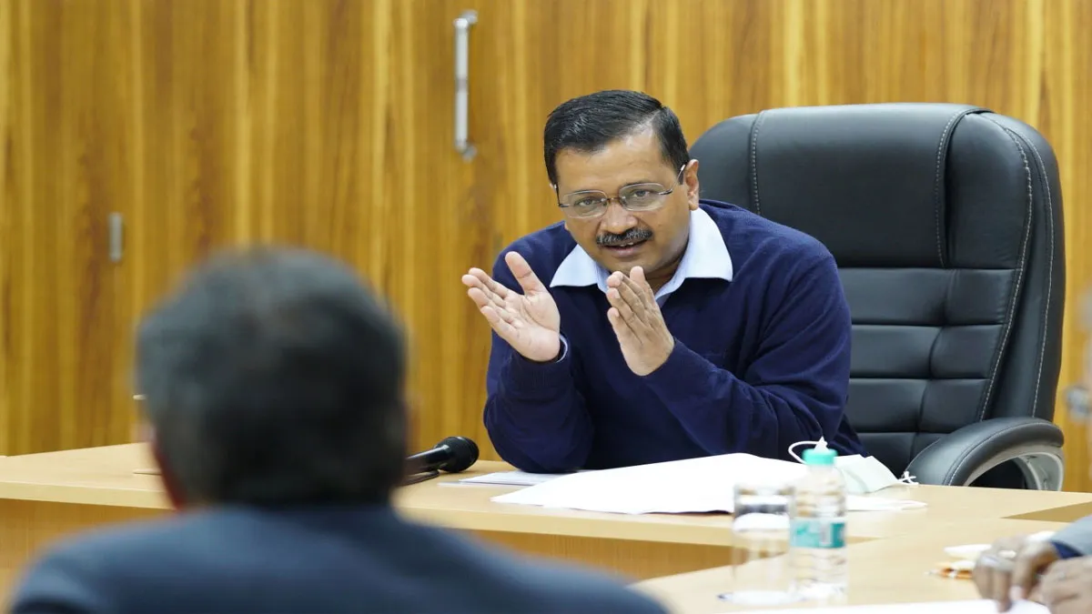 दिल्ली के मुख्यमंत्री अरविंद केजरीवाल और उनके माता-पिता को लगा कोरोना वैक्सीन का टीका <p>दिल्ली के...- India TV Hindi